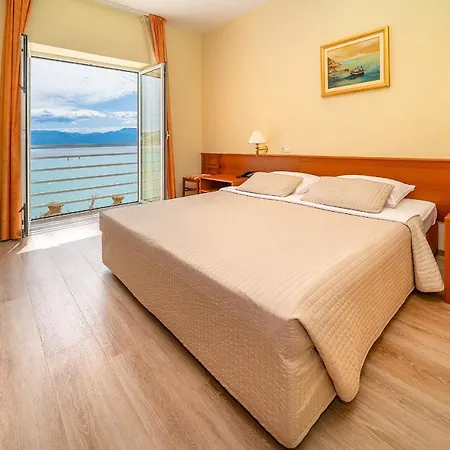 Dobrovit Hotell 3*