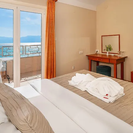 Dobrovit Hotell