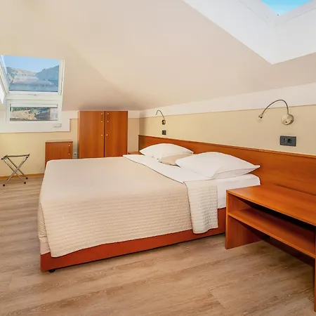 Dobrovit Hotell