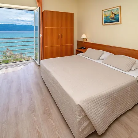 Hotell Dobrovit 3*