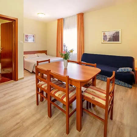 Hotel Dobrovit