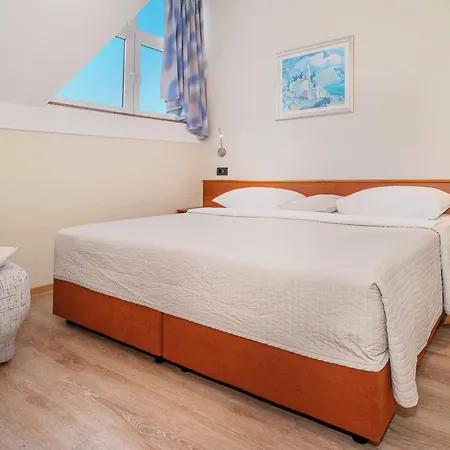 Hotel Dobrovit 3*
