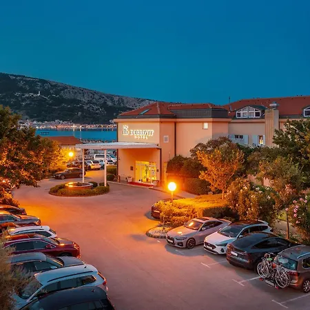 Dobrovit Hotel