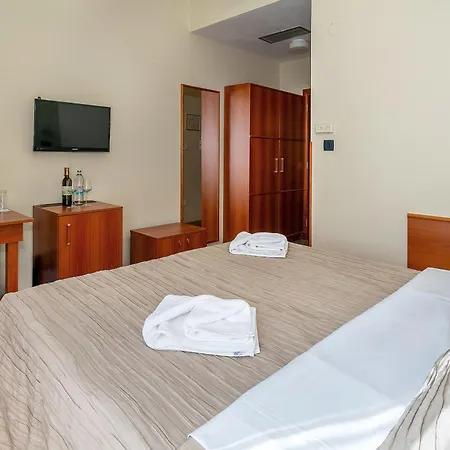 Hotel Dobrovit 3*