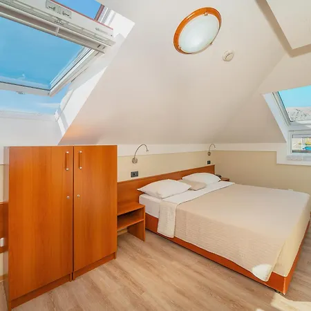 Dobrovit Hotel 3*
