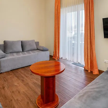 Hotel Dobrovit 3*
