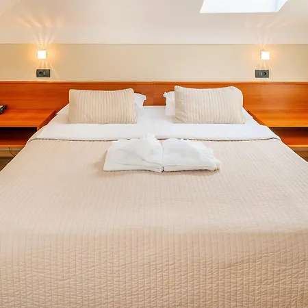 Hotel Dobrovit 3*
