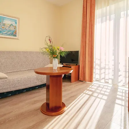 Hotel Dobrovit