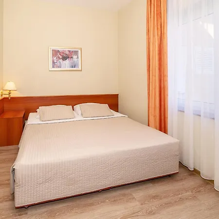 Dobrovit Hotel 3*