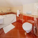 Dobrovit Hotel 3*