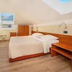 Dobrovit Hotel